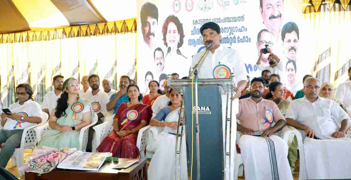 കോട്ടത്തറ ഗ്രാമപഞ്ചായത്തിലെ ചീരകത്ത് നിർമ്മിക്കുന്ന മൃഗസംരക്ഷണ ദുരിതാശ്വാസ കേന്ദ്രത്തിൻ്റെ ശിലാസ്ഥാപനം മന്ത്രി അഡ്വ.ടി.സിദ്ദിഖ് നിർവഹിക്കുന്നു