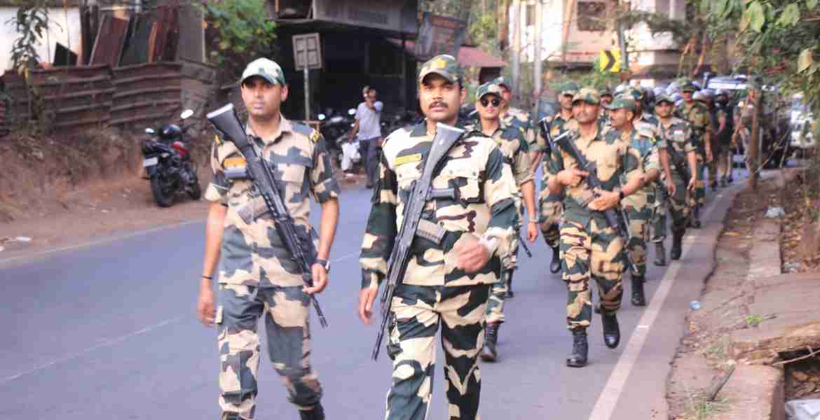 നിയമസഭാ തിരഞ്ഞെടുപ്പ്: പാനൂരിൽ പോലീസും കേന്ദ്ര സേനയും റൂട്ട് മാർച്ച് നടത്തി