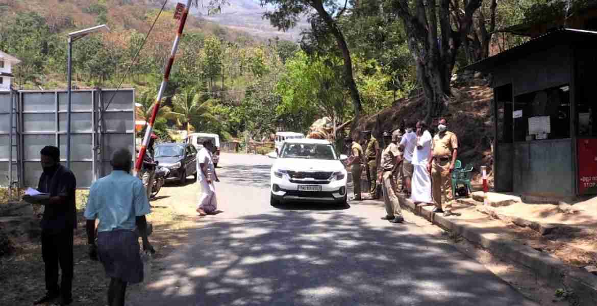 ജില്ലയുടെ അതിര്‍ത്തി മേഖയില്‍ നടക്കുന്ന പരിശോധനയില്‍ നിന്ന്