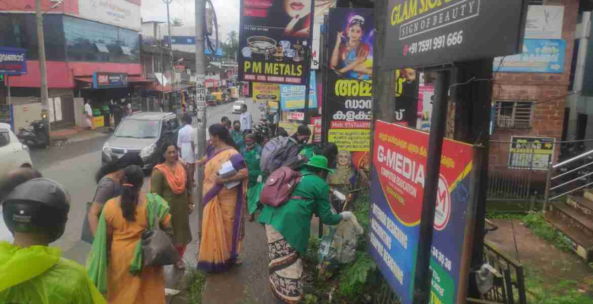 മാലിന്യമുക്ത നവകേരളം ജനകീയ ക്യാമ്പയിനിന്റെ ഭാഗമായി ചിറക്കൽ ഗ്രാമപഞ്ചായത്തിൽ സംഘടിപ്പിച്ച പൊതു ഇട ജനകീയ ശുചീകരണ പ്രവർത്തനം