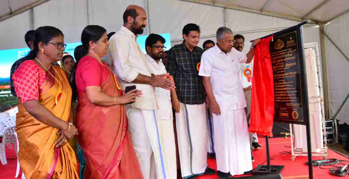 മുഴപ്പിലങ്ങാട് ധർമ്മടം  സമഗ്ര ബീച്ച് ടൂറിസം വികസന പഡതി ഒന്നാംഘട്ട പ്രവൃത്തി പൂർത്തികരിച്ചതിന്റെ ഉദ്ഘാടനം മുഖ്യമന്ത്രി പിണറായി വിജയൻ നിർവഹിക്കുന്നു