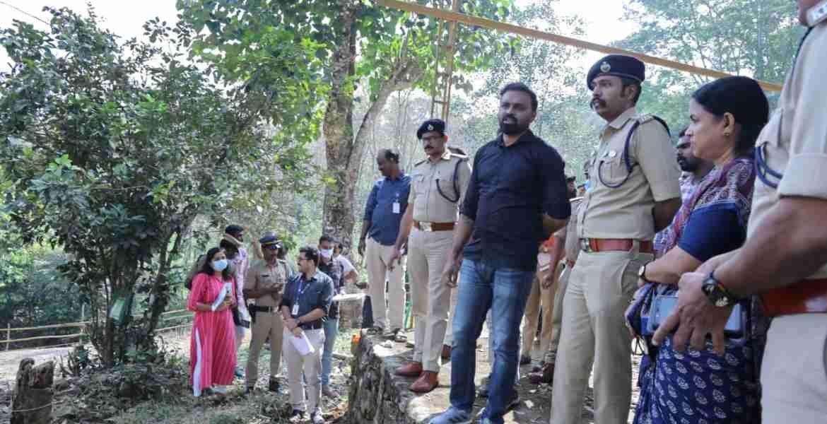 മകരജ്യോതി ദര്‍ശന ഇടങ്ങള്‍ ജില്ല കലക്ടര്‍ എസ് പ്രേം കൃഷ്ണന്റെ നേതൃത്വത്തില്‍ സന്ദര്‍ശിച്ച് സുരക്ഷ വിലയിരുത്തുന്നു