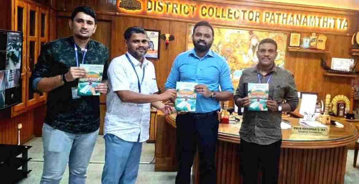 നിയമസഭ തിരഞ്ഞെടുപ്പ് ഹരിതചട്ടം പാലിച്ചുനടത്തുന്നതിന്റെ ഭാഗമായുളള കൈപുസ്തകം ജില്ലാകലക്ടര്‍ എസ്. പ്രേംകൃഷ്ണന്‍ പ്രകാശനം ചെയ്യുന്നു