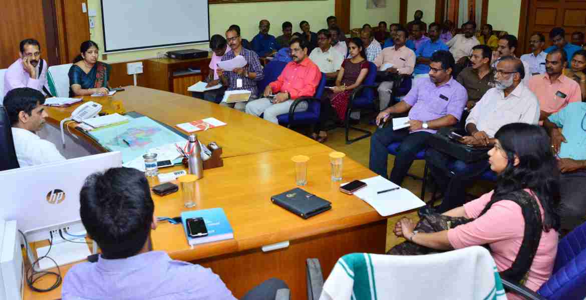 പ്ലാസ്റ്റിക്ക് ബദൽ മേളയുമായ് ബന്ധപ്പെട്ട് ജില്ലാ കളക്ടറുടെ അധ്യക്ഷതയിൽ ചേർന്ന യോഗം