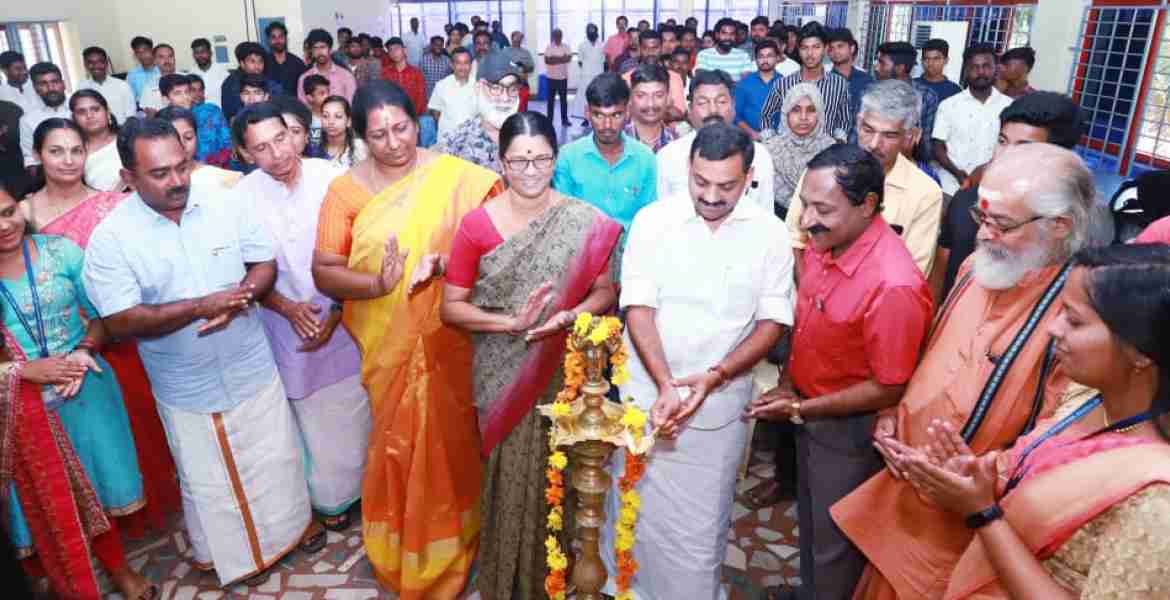 ദേശീയ യുവജന ദിനാചരണം "മാമാങ്കം 2020" ഇടുക്കി ജില്ലാതല ഉദ്ഘാടനം തൊടുപുഴയിൽ ഡീൻ കുര്യാക്കോസ് എം പി നിർവ്വഹിക്കുന്നു.