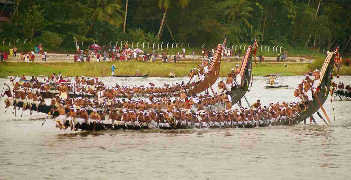 ആറന്മുള ഉതൃട്ടാതി ജലോത്സവത്തില്‍ എ ബാച്ച് പള്ളിയോടങ്ങളുടെ ഫൈനല്‍ മത്സരം