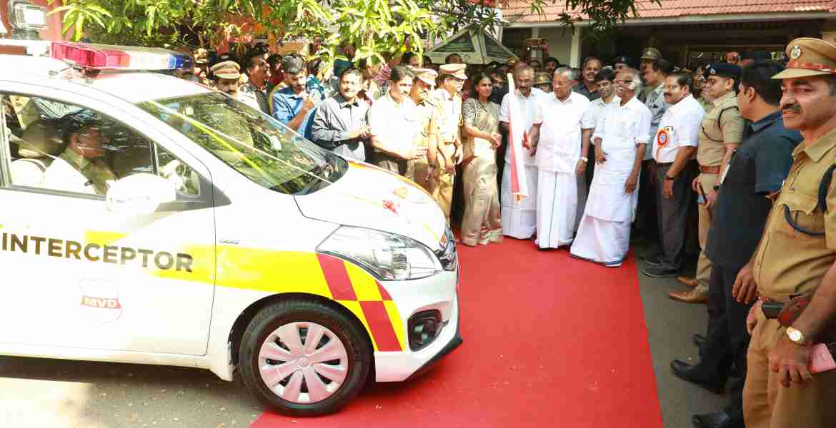 മോട്ടോര്‍ വാഹന വകുപ്പിന് അനുവദിച്ച ഇന്‍ഡര്‍ സെപ്റ്റര്‍ വാഹനം മുഖ്യമന്ത്രി പിണറായി വിജയന്‍ ഫ്‌ളാഗ് ഓഫ് ചെയ്യുന്നു.  