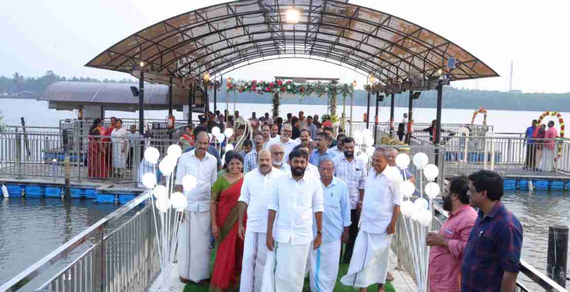 പഴയങ്ങാടി  ഫ്ലോട്ടിംഗ് റസ്‌റ്റോറന്റ് - ബോട്ട് റെയ്സ് ഗ്യാലറി ഉദ്ഘാടനം ചെയ്തു