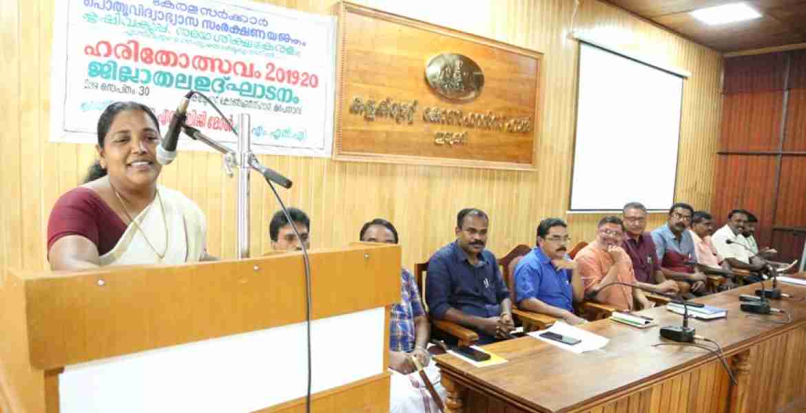ഹരിതോത്സവം 2019-20 പദ്ധതി ഇ.എസ് ബിജിമോള്‍ എംഎല്‍എ  ഉദ്ഘാടനം ചെയ്തു സംസാരിക്കുന്നു.