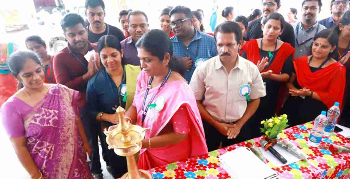 തൊടുപുഴയില്‍ നടന്ന മാനസികാരോഗ്യ ദിനാചരണത്തിന്റെ ഉദ്ഘാടനം നിര്‍വഹിക്കുന്ന ജില്ലാ മെഡിക്കല്‍ ഓഫീസര്‍ ഡോ. പ്രിയ എന്‍. • 