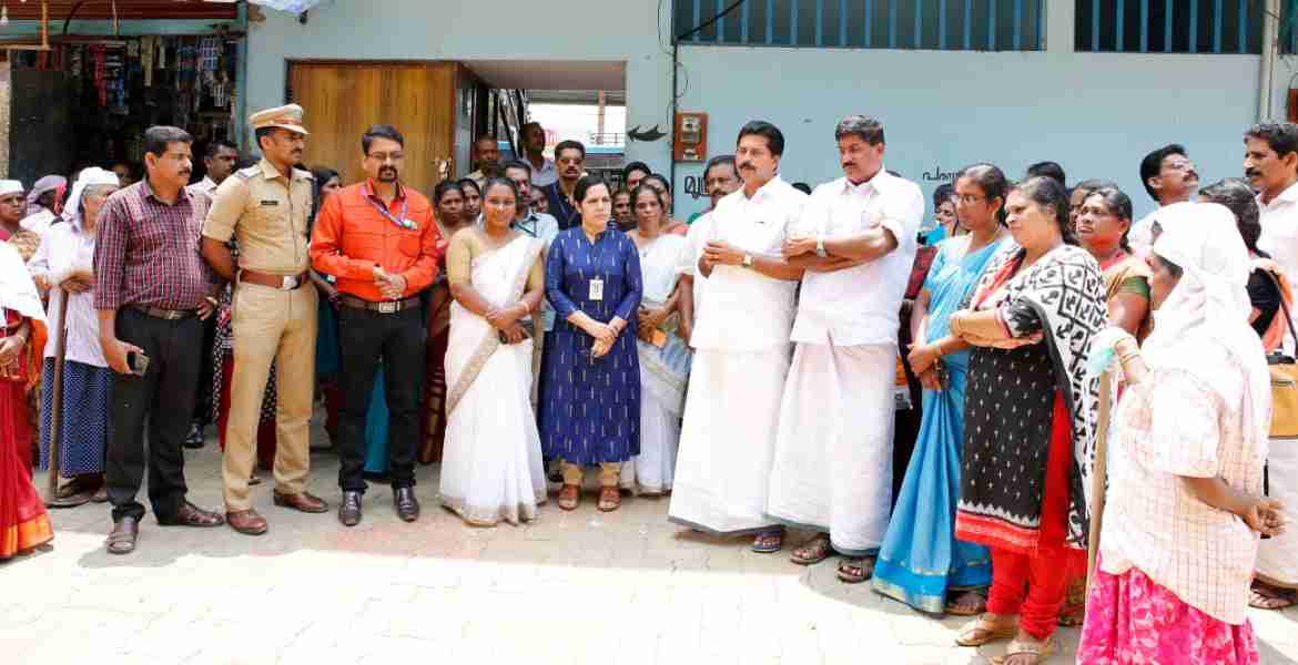 വാഴത്തോപ്പില്‍ ശുചീകരണ യജ്ഞത്തിന്റെ ജില്ലാതല ഉദ്ഘാടനം റോഷി അഗസ്റ്റിന്‍ എം എല്‍ എ നിര്‍വഹിക്കുന്നു.