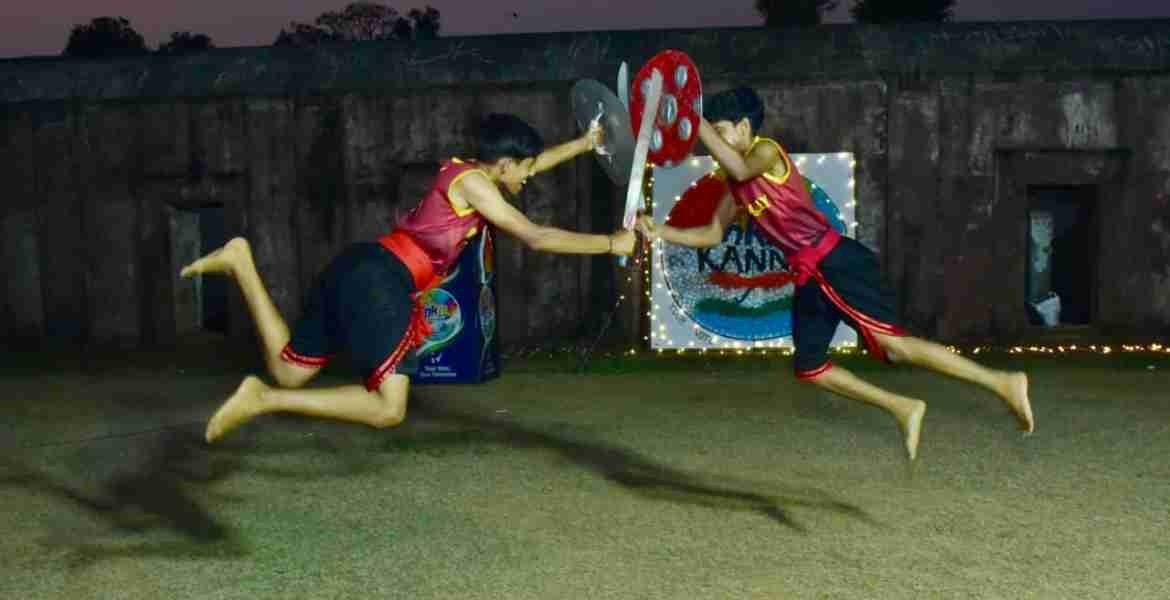 കളരിപയറ്റിന്റെ മെയ് വഴക്കത്തിലൂന്നി തിരഞ്ഞെടുപ്പ് ബോധവൽക്കരണവുമായി 'ഇങ്ക് ഇറ്റ് കണ്ണൂർ’