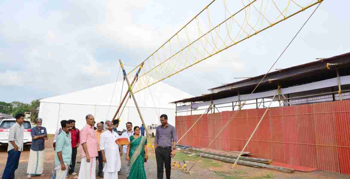 കണ്ണൂർ പോലീസ് മൈതാനിയിൽ നടക്കുന്ന എന്റെ കേരളം പ്രദർശന വിപണന മേളയുടെ പവലിയന്റെ നിർമ്മാണ പുരോഗതി വിലയിരുത്താൻ  മന്ത്രി രാമചന്ദ്രൻ കടന്നപ്പള്ളി സന്ദർശിക്കുന്നു കെ വി സുമേഷ് എംഎൽഎ, ജില്ലാ പഞ്ചായത്ത് പ്രസിഡന്റ് അഡ്വ.കെ കെ രത്നകുമാരി, കളക്ടർ അരുൺ കെ വിജയൻ തുടങ്ങിയവർ സമീപം