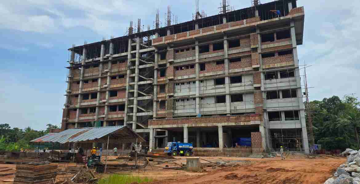 തലശ്ശേരി കണ്ടിക്കലിൽ പ്രവർത്തി പുരോഗമിക്കുന്ന അമ്മയും കുഞ്ഞും ആശുപത്രി