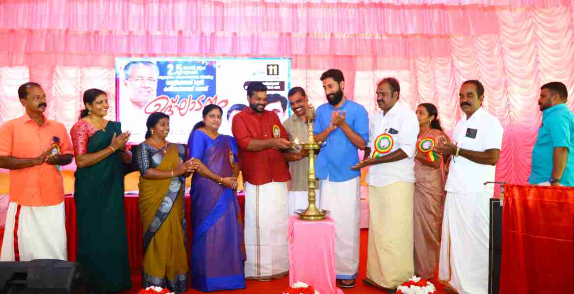 കരിമാന്‍തോട് സെന്റ് ജോര്‍ജ് പാരിഷ് ഹാളില്‍ സംഘടിപ്പിച്ച തണ്ണിത്തോടുമൂഴി - കരിമാന്‍തോട് റോഡ് ഉദ്ഘാടന സമ്മേളനത്തില്‍ അഡ്വ. കെ.യു. ജനീഷ്‌കുമാര്‍ എം എല്‍ എ സംസാരിക്കുന്നു.
