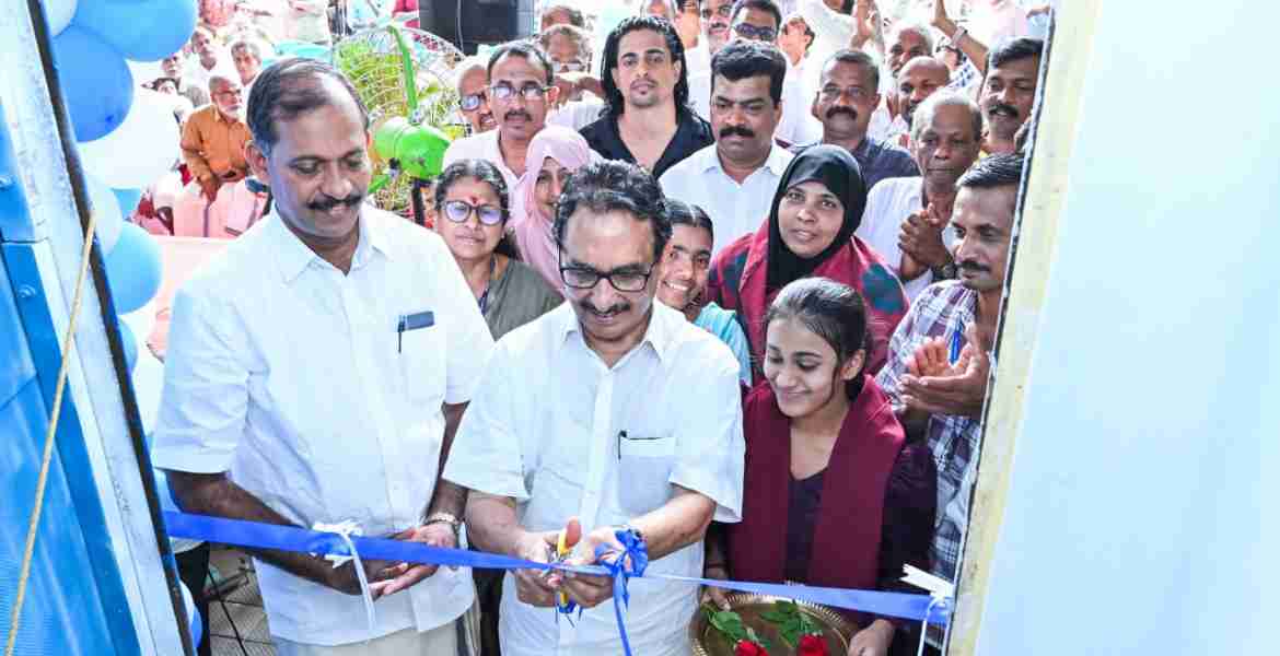 പെരിങ്ങത്തൂർ വൈദ്യുതി സെക്ഷൻ പുതിയ കെട്ടിടത്തിന്റെ ഉദ്ഘാടനം കെ.പി. മോഹനൻ എംഎൽഎ നിർവഹിക്കുന്നു