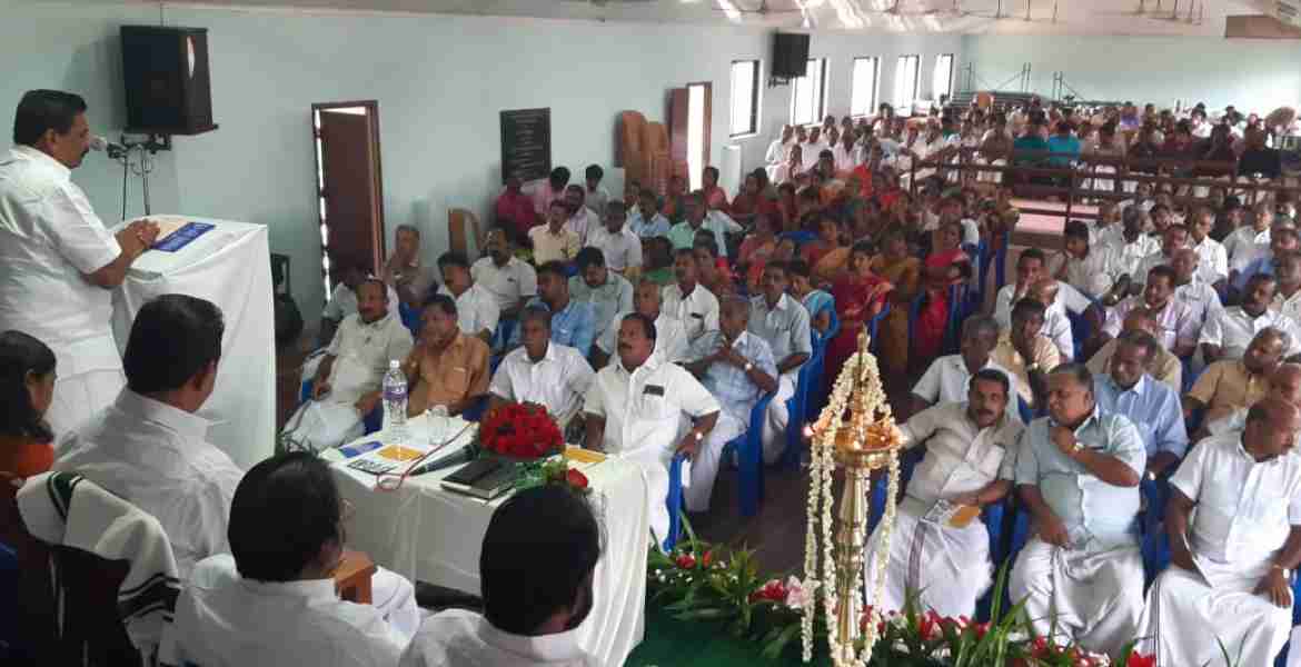 ഇടുക്കി ജില്ല ക്ഷീരകര്‍ഷക സഹകാരി സംഗമവും ബോണസ്സ്- ഡിവിഡന്റ് വിതരണവും കട്ടപ്പനയില്‍ നഗരസഭ ചെയര്‍മാന്‍ ജോയി വെട്ടിക്കുഴി ഉദ്ഘാടനം ചെയ്യുന്നു.