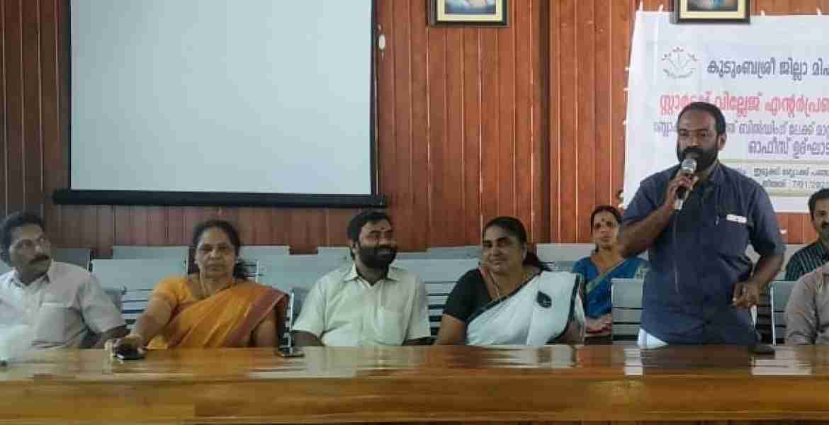സ്റ്റാര്‍ട്ടപ്പ്  വില്ലേജ് എന്റെര്‍പ്പണര്‍ഷിപ് പ്രോഗ്രാം ഓഫീസ് ബ്ലോക്ക് പഞ്ചായത്ത് പ്രസിഡന്റ് റെജി മൂക്കാട്ട് ഉദ്ഘാടനം ചോയ്യുന്നു.