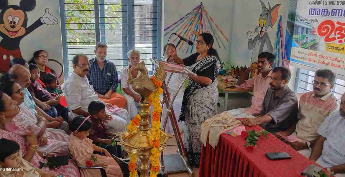 കുറിച്ചി ഗ്രാമപഞ്ചായത്തിലെ മാത്തൻകുന്ന് അങ്കണവാടിയുടെ പുതിയ കെട്ടിടം ഗ്രാമപഞ്ചായത്ത് പ്രസിഡന്റ് സുജാത സുശീലൻ ഉദ്ഘാടനം ചെയ്യുന്നു