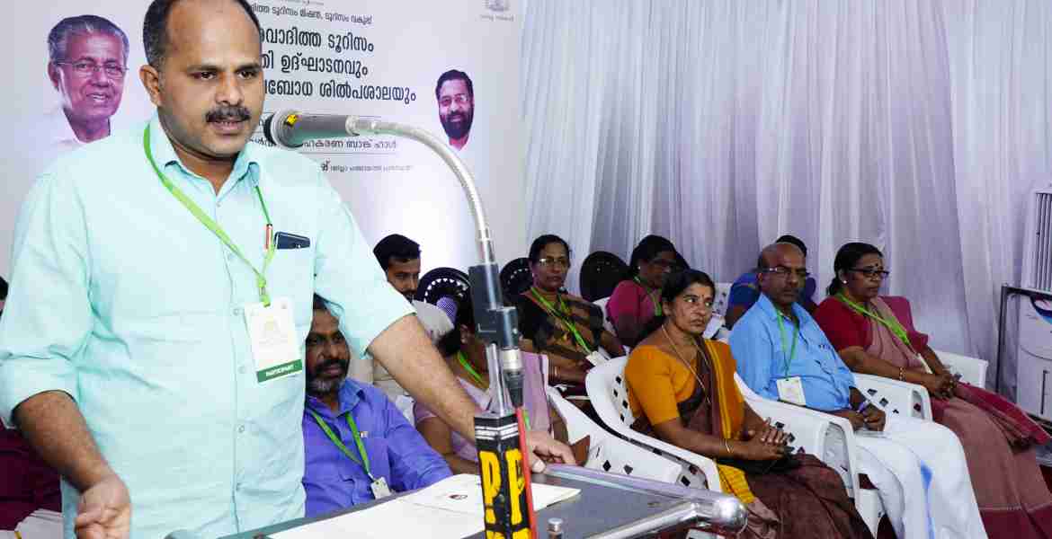 ധര്‍മ്മടം മണ്ഡലം ഉത്തരവാദിത്ത ടൂറിസം പദ്ധതിയും ഏകദിന ശില്‍പശാലയും ജില്ലാ പഞ്ചായത്ത് പ്രസിഡണ്ട് കെ വി സുമേഷ് ഉദ്ഘാടനം ചെയ്യുന്നു