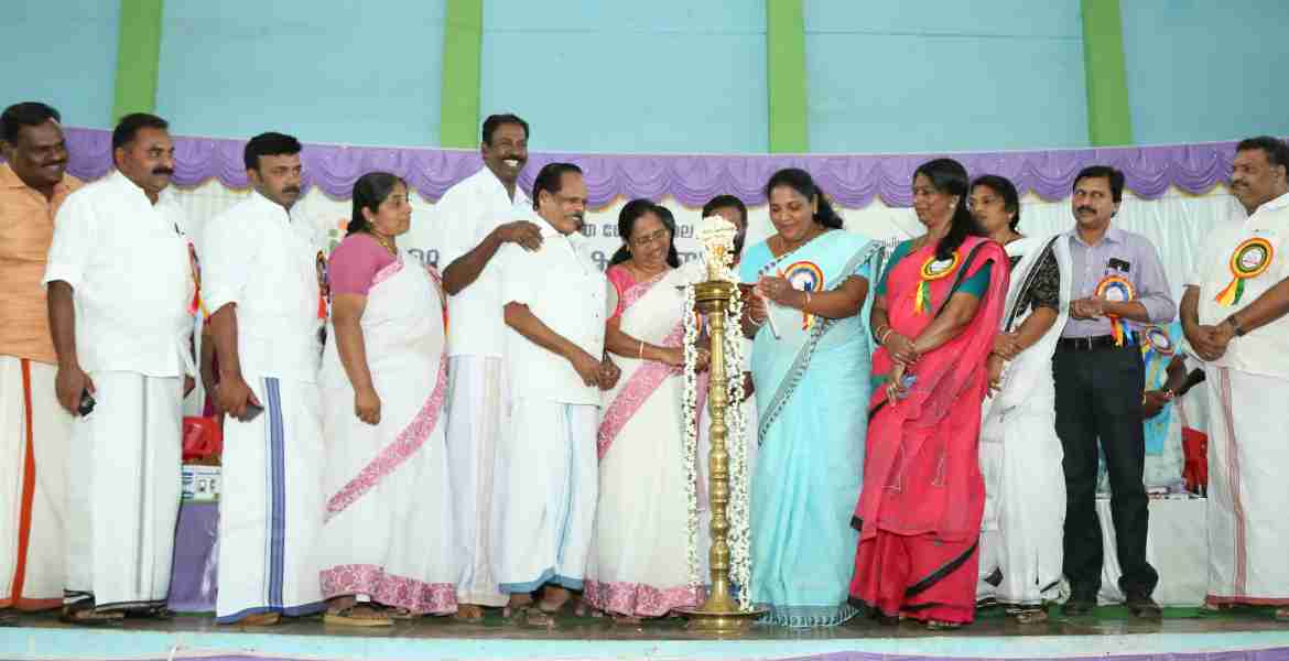 അഴുത ബ്ലോക്ക് പഞ്ചായത്തുതല ലൈഫ് മിഷന്‍ ഗുണഭോക്തൃ കുടുംബസംഗമവും അദാലത്തും വണ്ടിപ്പെരിയാറില്‍ ഇ.എസ്.ബിജിമോള്‍ എം.എല്‍.എ ഉദ്ഘാടനം ചെയ്യുന്നു.