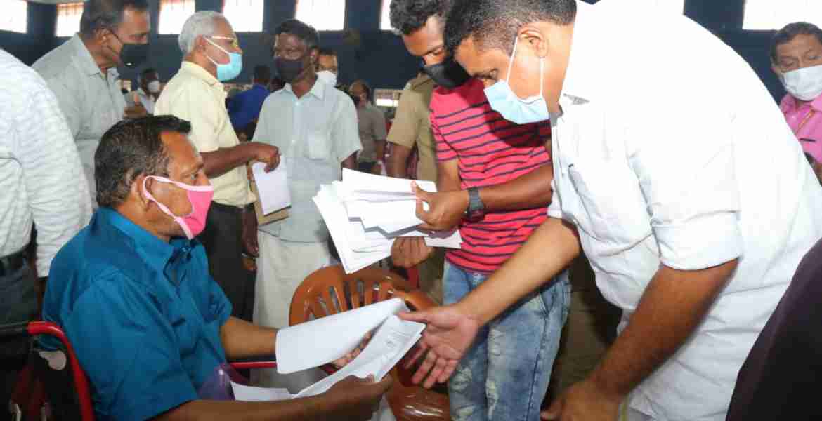 തടി വീണ് കാൽ തളർന്നു പോയ മത്തായിക്ക് ആശ്വാസധനസഹായം