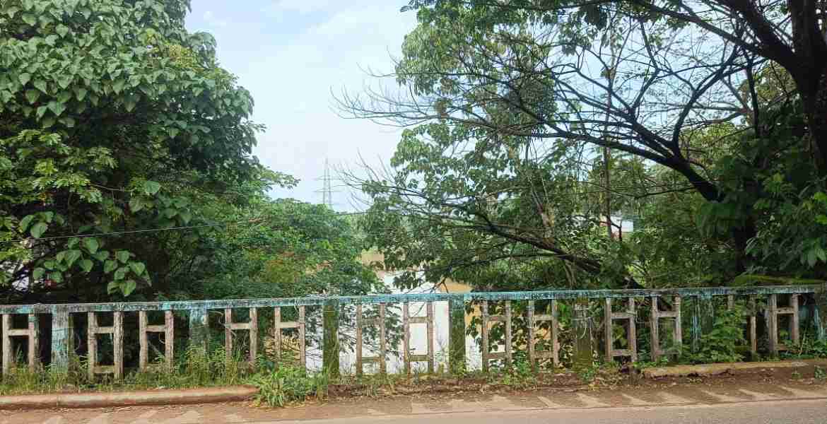 വടകര-മാഹി കനാലിന് കുറുകെ കോട്ടപ്പള്ളിയില്‍ നിലവിലുള്ള പാലം