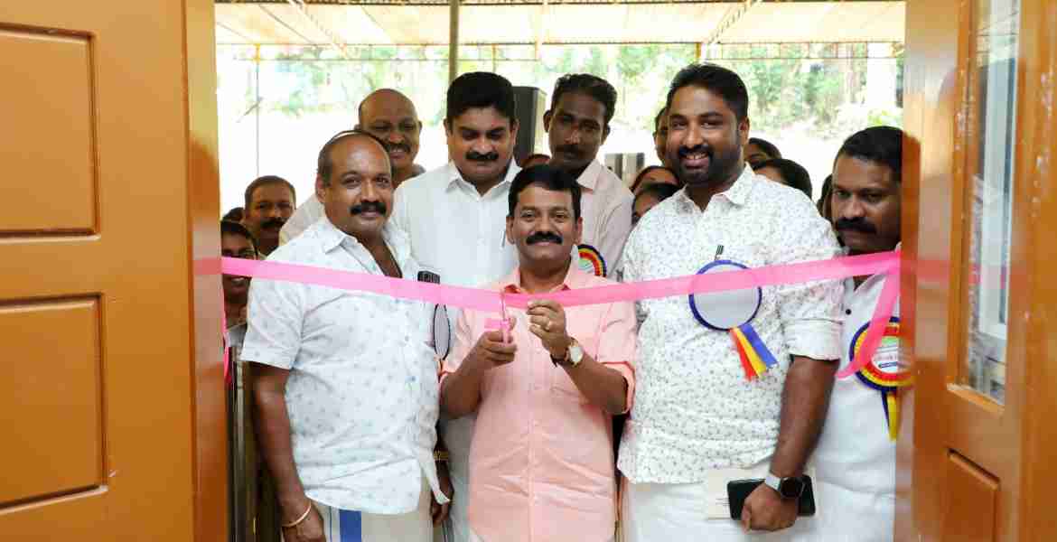 പഴവങ്ങാടി - മക്കപ്പുഴ കുടുംബാരോഗ്യ കേന്ദ്രം പുതിയ കെട്ടിടം ഉദ്ഘാടന ചടങ്ങില്‍ അധ്യക്ഷ പ്രസംഗം നടത്തുന്ന അഡ്വ. പ്രമോദ് നാരായണ്‍ എംഎല്‍എ