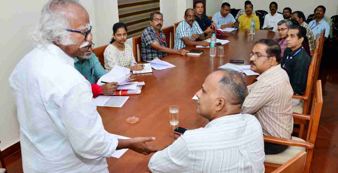കണ്ണൂർ ഗവ. ഗസ്റ്റ് ഹൗസിൽ രജിസ്‌ട്രേഷൻ, പുരാവസ്തു വകുപ്പ് മന്ത്രി രാമചന്ദ്രൻ കടന്നപ്പള്ളി, കെവി സുമേഷ് എംഎൽഎ എന്നിവരുടെ സാന്നിധ്യത്തിൽ ചേർന്ന കണ്ണൂർ നഗരപാത വികസന പദ്ധതിയുടെ അവലോകന യോഗം