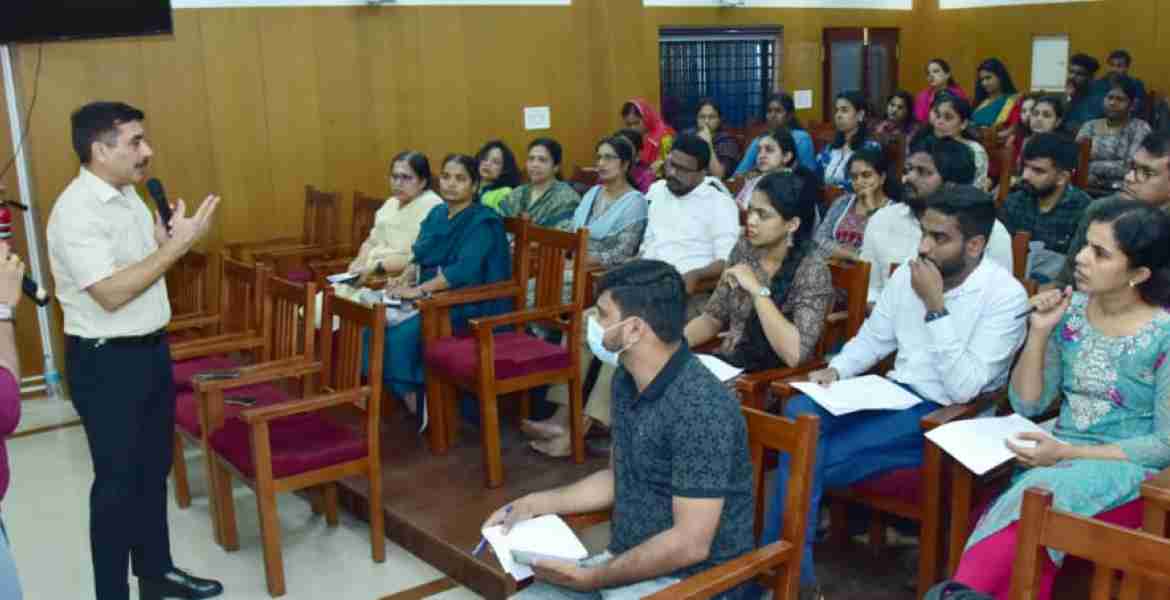മൈക്രോ ഒബ്സര്‍വര്‍മാര്‍ക്ക്  പരിശീലനം നല്‍കി