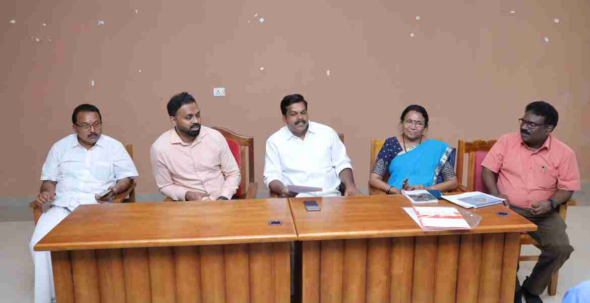 കെ യു ജനീഷ് കുമാര്‍ എംഎല്‍എയുടെ നേതൃത്വത്തില്‍ ചേര്‍ന്ന കോന്നി മെഡിക്കല്‍ കോളജ് വികസന സമിതി യോഗം