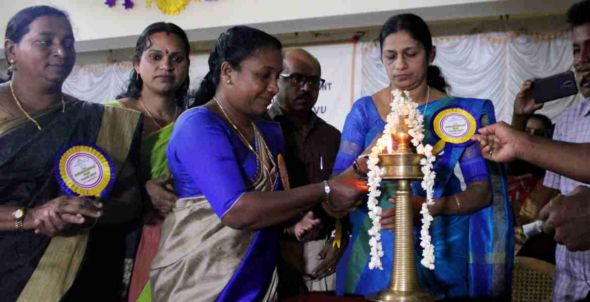 ഏകലവ്യ മോഡല്‍ റസിഡന്‍ഷ്യല്‍ സ്‌കൂളുകളുടെ സംസ്ഥാനതല കള്‍ച്ചറല്‍ ഫെസ്റ്റ് ഇടുക്കി എം.ആര്‍.എസില്‍ വാഴത്തോപ്പ് ഗ്രാമപഞ്ചായത്ത് പ്രസിഡന്റ് റിന്‍സി സിബി ഉദ്ഘാടനം ചെയ്യുന്നു.