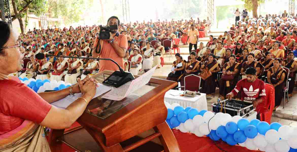 'സഹ' ആശ ഫെസ്റ്റ് നായനാര്‍ അക്കാദമിയില്‍ മന്ത്രി കെ കെ ശൈലജ ടീച്ചര്‍ ഉദ്ഘാടനം ചെയ്യുന്നു.