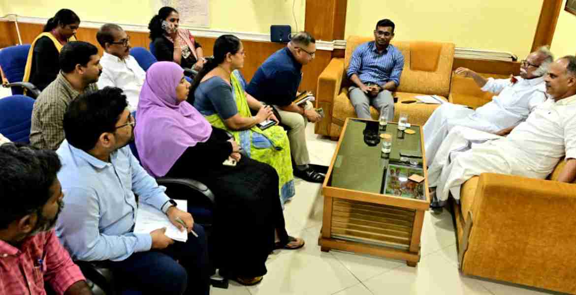 പാപ്പിനിശ്ശേരി -താഴെചൊവ്വ ദേശീയപാതയിലെ അറ്റകുറ്റപ്പണിയുമായി ബന്ധപ്പെട്ട് മന്ത്രി രാമചന്ദ്രൻ കടന്നപ്പള്ളിയുടെ അധ്യക്ഷതയിൽ കലക്ടറേറ്റിൽ ചേർന്ന യേഗം
