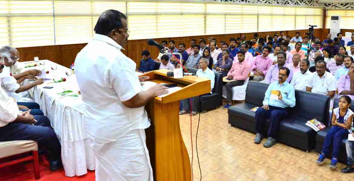  ജില്ലാതല നിക്ഷേപക സംഗമം വ്യവസായ വകുപ്പ് മന്ത്രി ഇ പി ജയരാജന്‍ ഉദ്ഘാടനം. ചെയ്യുന്നു