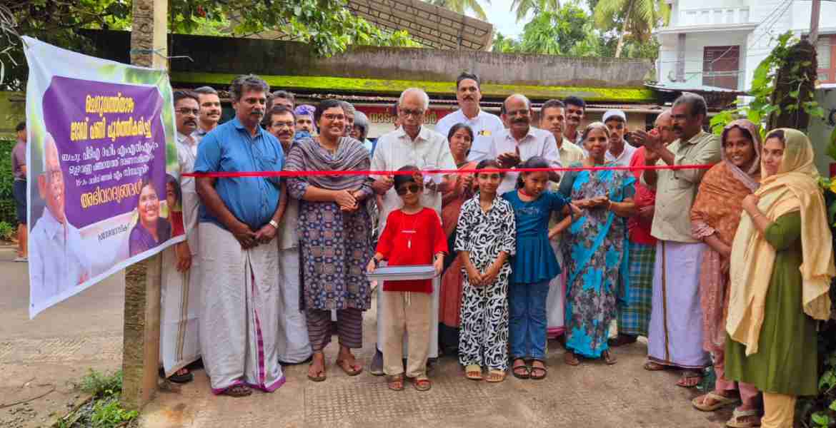 ഒളവണ്ണ ഗ്രാമപഞ്ചായത്തിൽ പ്രവൃത്തി പൂർത്തീകരിച്ച ചെറുവത്ത് റോഡ് പിടിഎ റഹീം എംഎൽഎ ഉദ്ഘാടനം ചെയ്യുന്നു