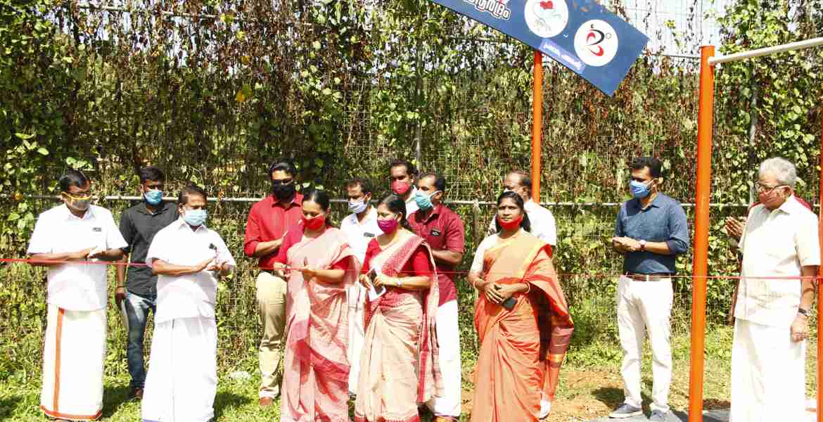 ചെന്നീര്‍ക്കര പഞ്ചായത്ത് സ്റ്റേഡിയത്തില്‍ ആരോഗ്യ വകുപ്പിന്റെ ഓപ്പണ്‍ ജിം വീണാജോര്‍ജ് എംഎല്‍എ ഉദ്ഘാടനം ചെയ്തപ്പോള്‍.  