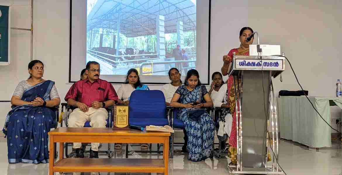 ക്ഷീര കർഷകരുടെ സംഗമം  പാലമൃത് 2025  ജില്ലാ പഞ്ചായത്ത് പ്രസിഡന്റ് അഡ്വ. കെ. കെ രത്നകുമാരി ഉദ്ഘാടനം ചെയ്യുന്നു