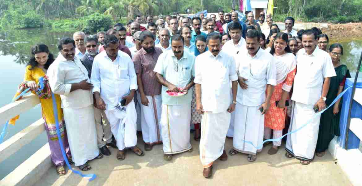 നവീകരിച്ച പത്തായച്ചിറ  ഉപ്പുവെള്ള പ്രതിരോധ ക്രോസ് ബാർ  ഉദ്ഘാടനം ചെയ്തു