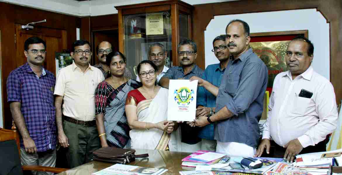 ജില്ലാ ക്ഷീരകർഷക സംഗമത്തിന്റെ ലോഗോ പ്രകാശനം ജില്ലാ പഞ്ചായത്ത് പ്രസിഡണ്ട് കെ വി സുമേഷ് നിർവഹിക്കുന്നു