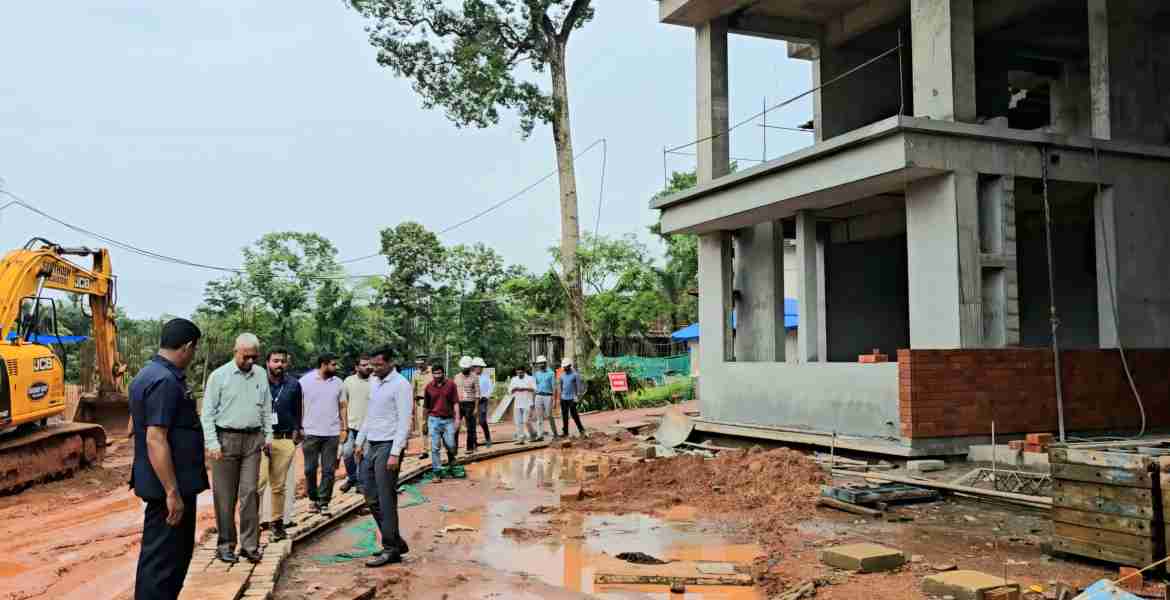 സംസ്ഥാന ചീഫ് സിക്രട്ടറി ഡോ. എ. ജയതിലക്  പിണറായി എജുക്കേഷൻ ഹബ്ബിന്റെ നിർമ്മാണ പുരോഗതി വിലയിരുത്തു