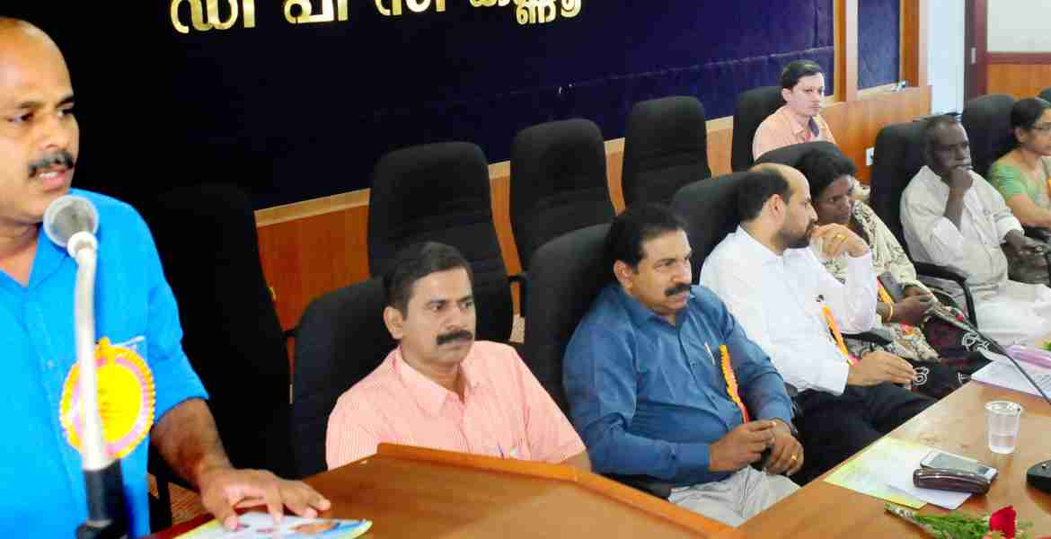 പട്ടികജാതി-പട്ടികവർഗ അതിക്രമം തടയൽ നിയമം ഫലപ്രദമായി നടപ്പിലാക്കുന്നതിനായി സംഘടിപ്പിച്ച ജില്ലാതല ബോധവത്ക്കരണ സെമിനാർ ജില്ലാ ആസൂത്രണ സമിതി ഹാളിൽ ജില്ലാ പഞ്ചായത്ത് പ്രസിഡണ്ട് കെ വി സുമേഷ് ഉദ്ഘാടനം ചെയ്യുന്നു