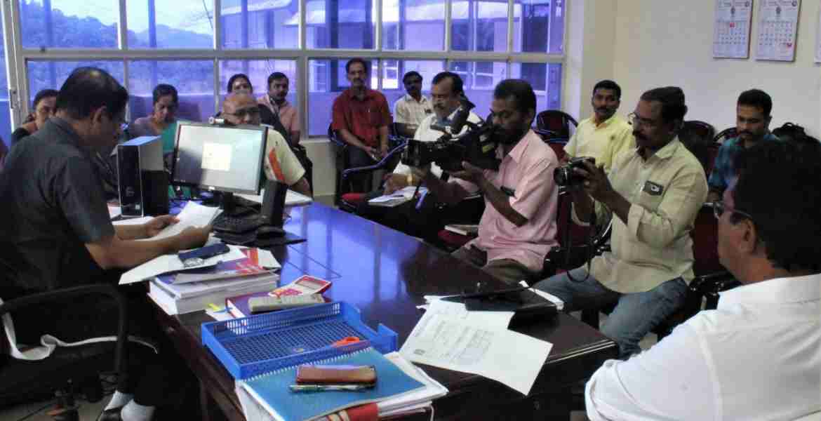  പത്രസമ്മേളനത്തില്‍ ജില്ലാകലക്ടര്‍