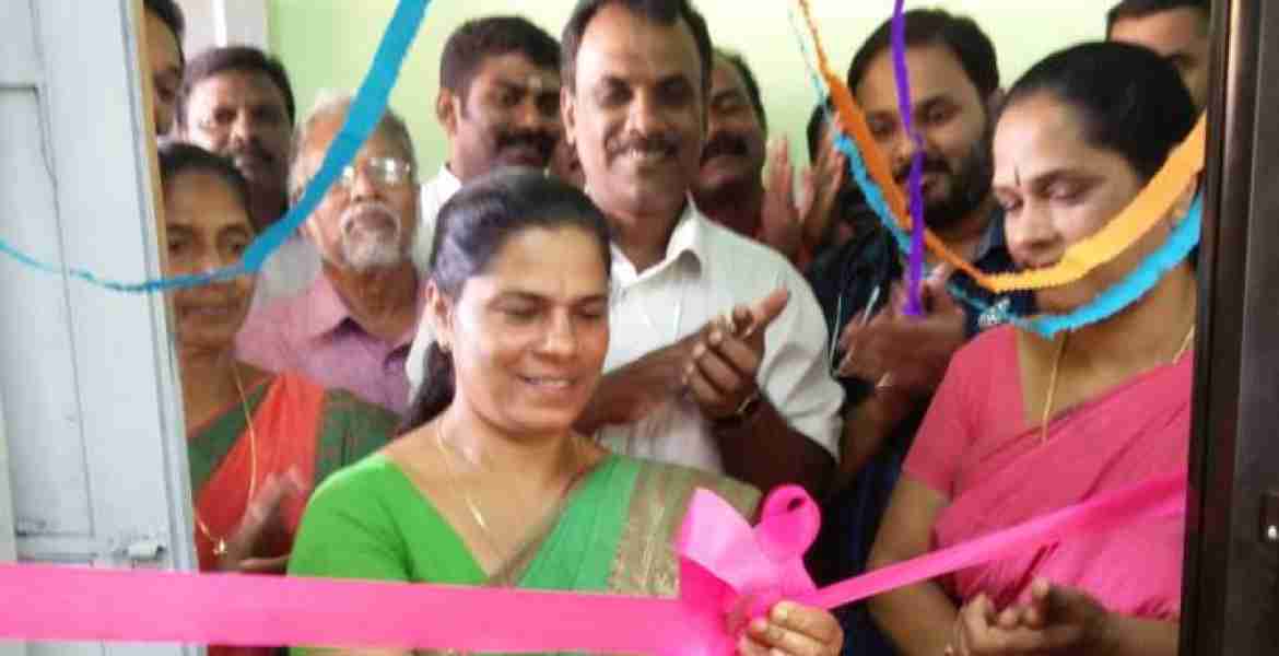 പുറ്റടി സി എച്ച് സി യില്‍ ആധുനിക സംവിധാനങ്ങളോടെയുള്ള ദന്തല്‍ വിഭാഗം, കട്ടപ്പന ബ്ലോക്ക് പഞ്ചായത്ത് പ്രസിഡന്റ് സാലി ജോളി ഉദ്ഘാടനം ചെയ്യുന്നു.