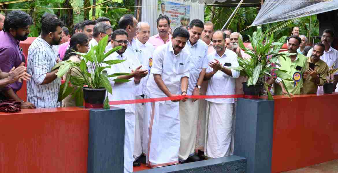 നവീകരിച്ച കാരാൽതെരു ശ്രീമഹാഗണപതി ക്ഷേത്രക്കുളം മന്ത്രി റോഷി അഗസ്റ്റിൻ ഉദ്ഘാടനം ചെയ്യുന്നു