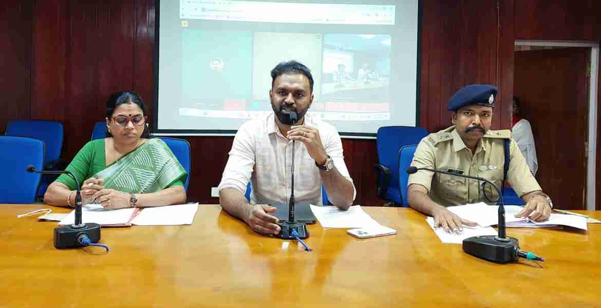  ശബരിമല മണ്ഡല മകരവിളക്ക് മഹോത്സവത്തിന്റെ മുന്നൊരുക്കം അവലോകനം ചെയ്യാന്‍ ജില്ലാ കലക്ടര്‍ എസ് പ്രേം കൃഷ്ണന്റെ അധ്യക്ഷതയില്‍ കലക്ടറേറ്റ് കോണ്‍ഫറന്‍സ് ഹാളില്‍ ചേര്‍ന്ന യോഗം