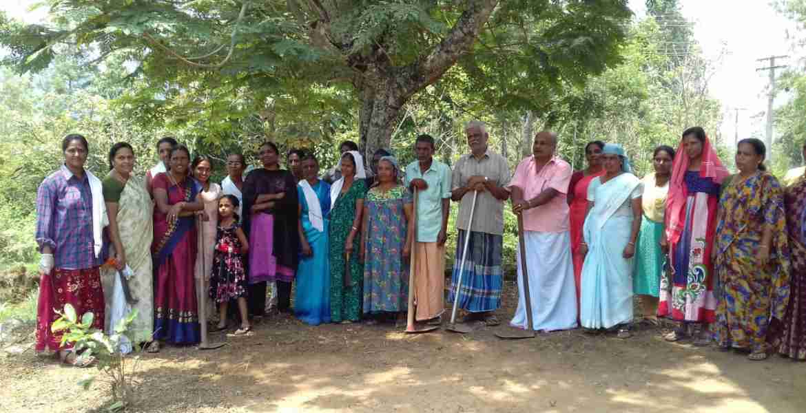 ശാന്തന്‍പാറ ഗ്രാമപഞ്ചായത്തില്‍ നടന്ന ശുചീകരണത്തിനായി എത്തിയവര്‍