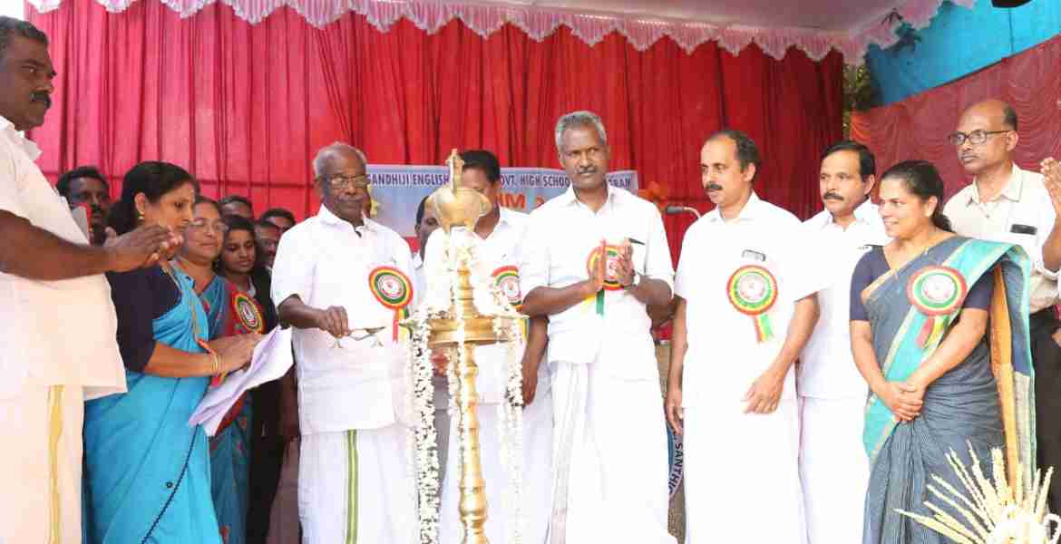 ശാന്തിഗ്രാം ഗാന്ധിജി ഇംഗ്ലീഷ് മീഡിയം സ്‌കൂളില്‍ വിവിധ പദ്ധതികളുടെയും വാര്‍ഷികാഘോഷവും മന്ത്രി എം.എം.മണി ഉദ്ഘാടനം ചെയ്യുന്നു