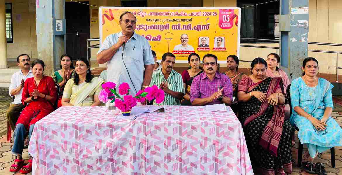 കഫേ അറ്റ് സ്‌കൂള്‍ പദ്ധതി കോട്ടയം മലബാര്‍ ഹയര്‍സെക്കന്‍ഡറി സ്‌കൂളില്‍ ജില്ലാപഞ്ചായത്ത് ക്ഷേമകാര്യ സ്റ്റാന്‍ഡിങ് കമ്മിറ്റി ചെയര്‍മാന്‍ വി.കെ സുരേഷ് ബാബു ഉദ്ഘാടനം ചെയ്യുന്നു