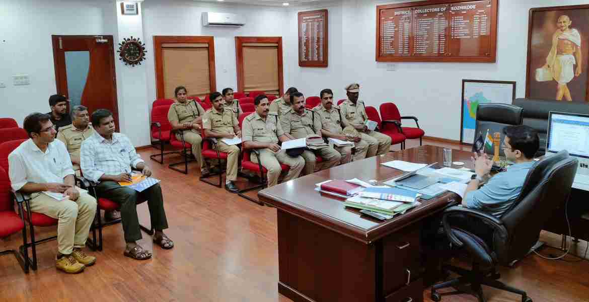 ജില്ലാ കലക്ടർ സ്നേഹിൽകുമാർ  സിംഗിന്റെ അധ്യക്ഷതയിൽ ചേമ്പറിൽ ചേർന്ന എസ് പി സി ജില്ലാതല ഉപദേശക സമിതി യോഗത്തിൽനിന്ന്